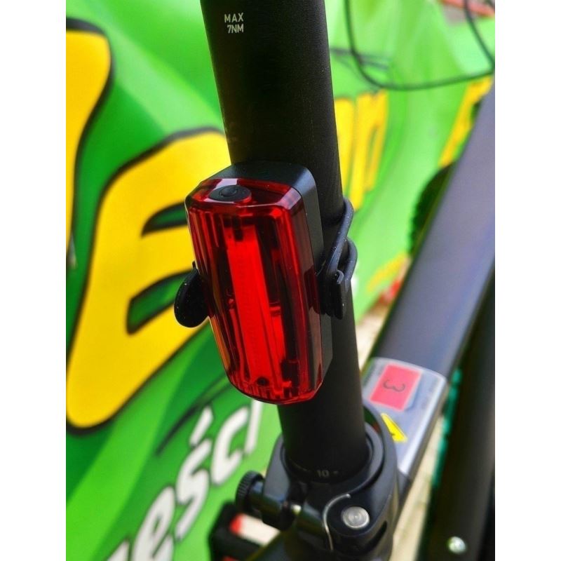 LAMPKA TYLNA 2K XC-326A BATERIA